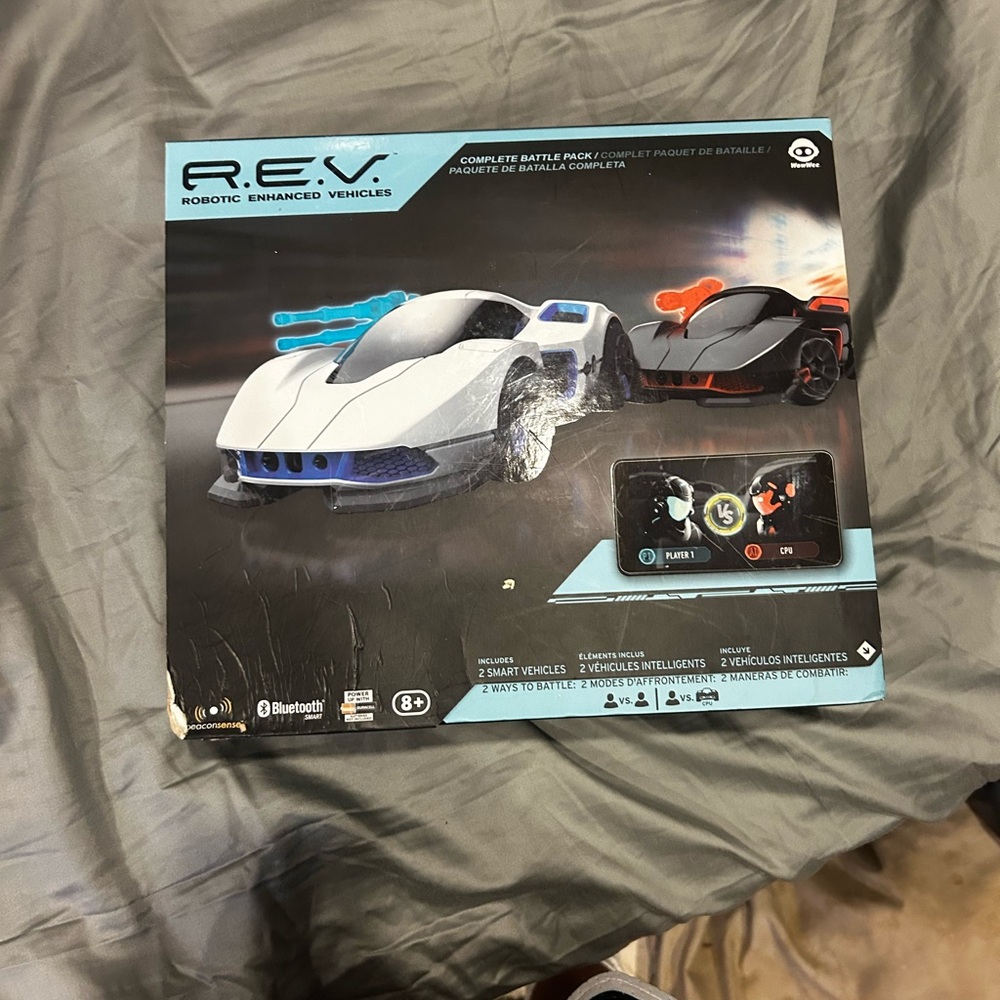 REV WowWee complete battle pack- Robotic Enhanced Vehicle
